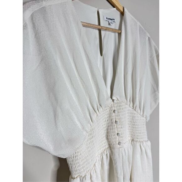 Express white v neck romantic romper sz M - Picture 5 of 13